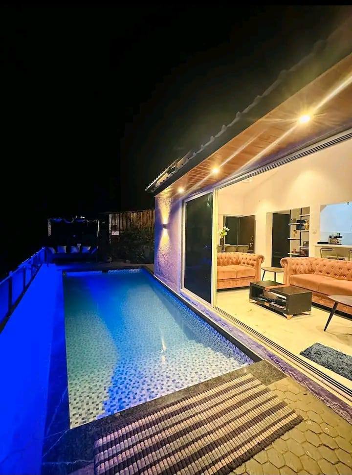 Panchgani-  Luxurious 4-bedroom Valley facing Villa