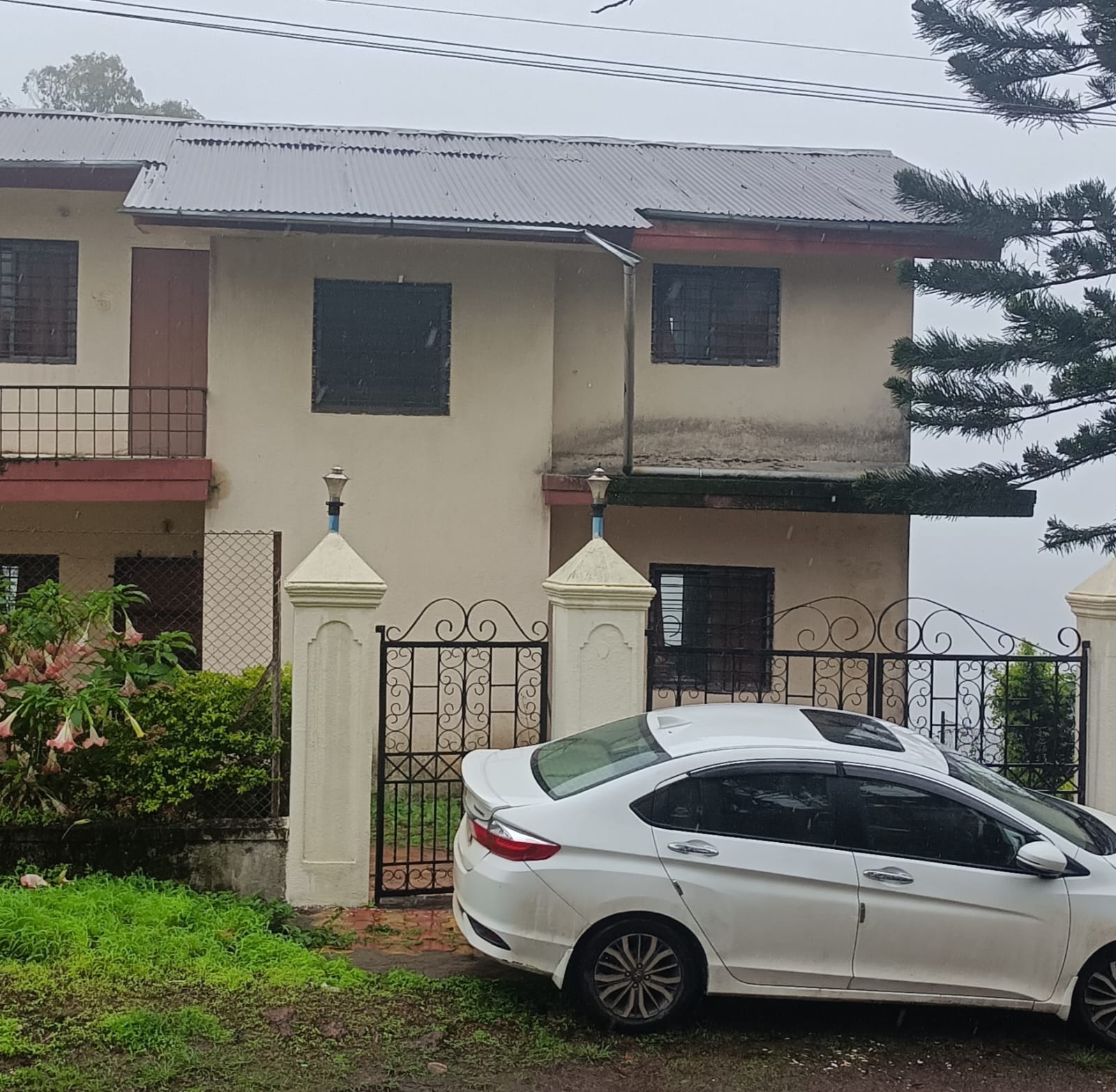 Panchgani - Stunning Valley View 2 BHK Bungalow