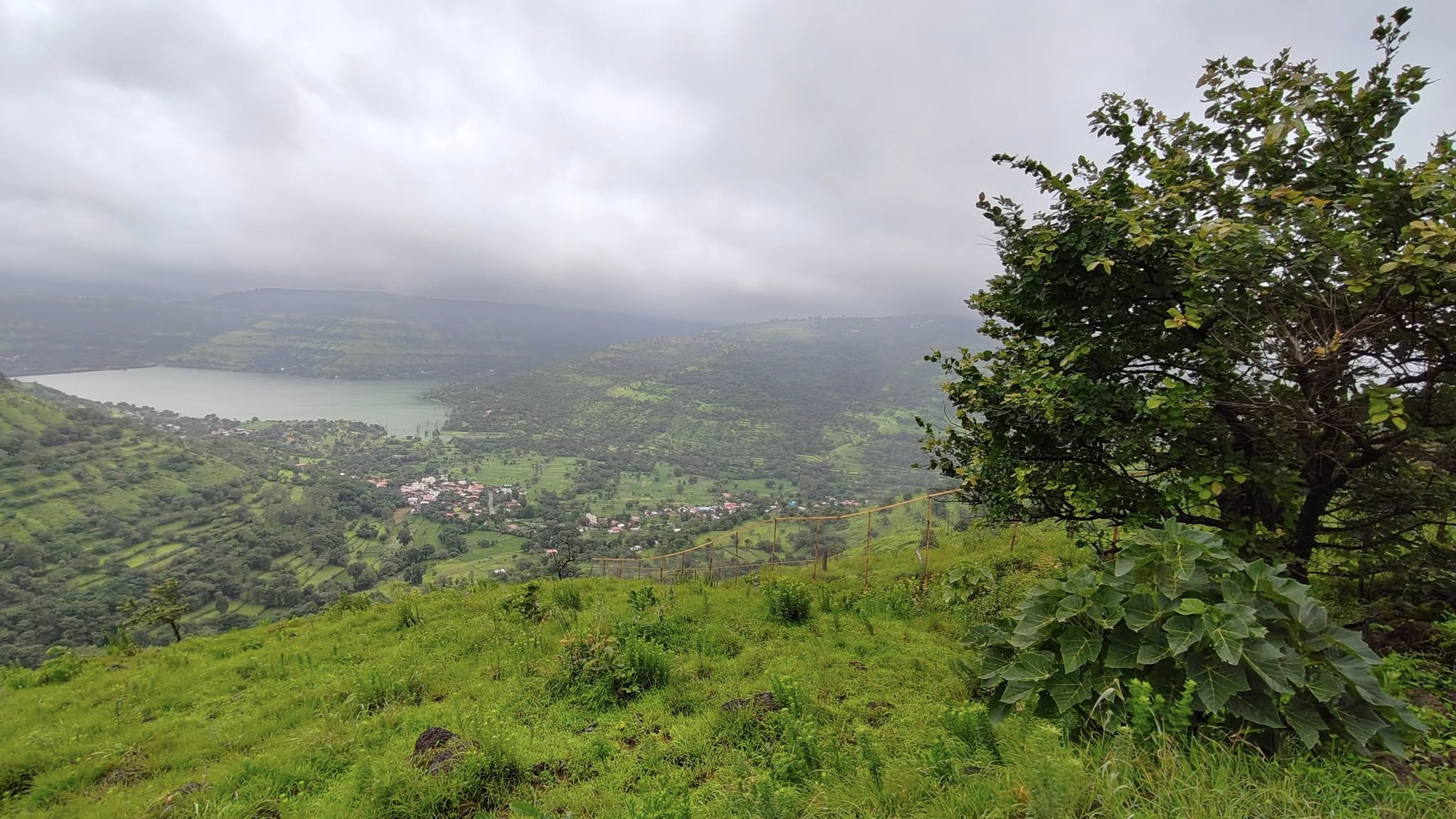 Panchgani - 12 Gunthe Plot with Beautiful Valley View Property
